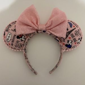 Minnie Mouse ears